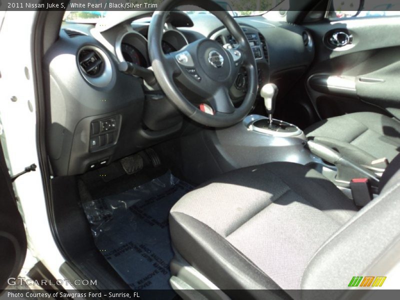 White Pearl / Black/Silver Trim 2011 Nissan Juke S