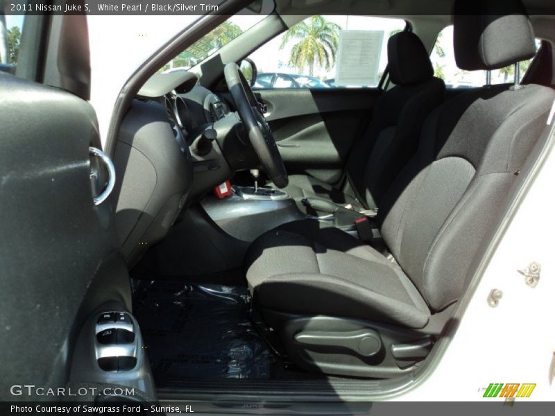 White Pearl / Black/Silver Trim 2011 Nissan Juke S