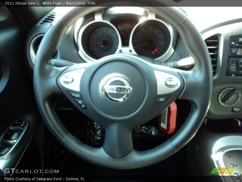 White Pearl / Black/Silver Trim 2011 Nissan Juke S
