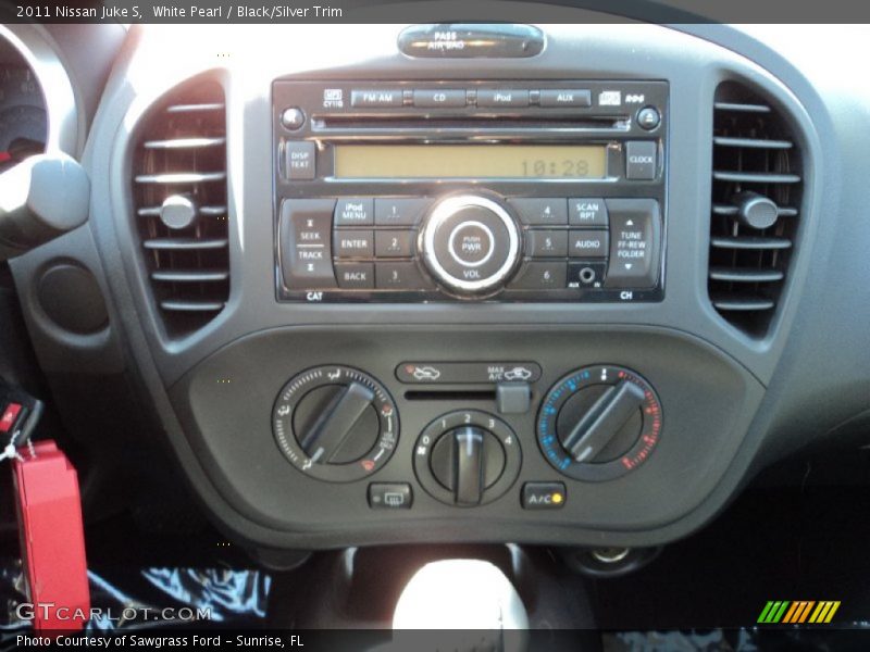 White Pearl / Black/Silver Trim 2011 Nissan Juke S