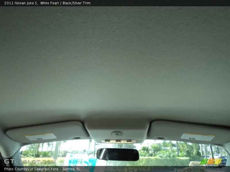 White Pearl / Black/Silver Trim 2011 Nissan Juke S