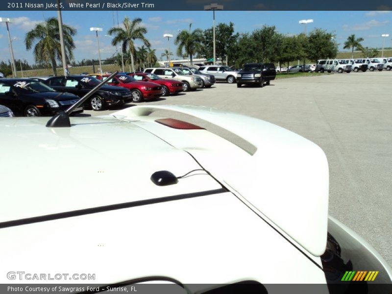 White Pearl / Black/Silver Trim 2011 Nissan Juke S