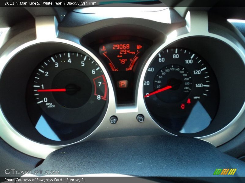 White Pearl / Black/Silver Trim 2011 Nissan Juke S