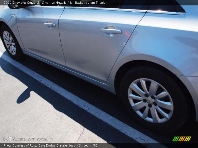 Silver Ice Metallic / Jet Black/Medium Titanium 2011 Chevrolet Cruze LS