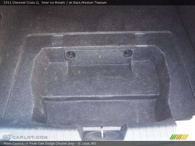 Silver Ice Metallic / Jet Black/Medium Titanium 2011 Chevrolet Cruze LS