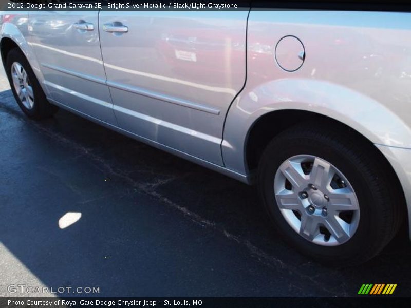 Bright Silver Metallic / Black/Light Graystone 2012 Dodge Grand Caravan SE