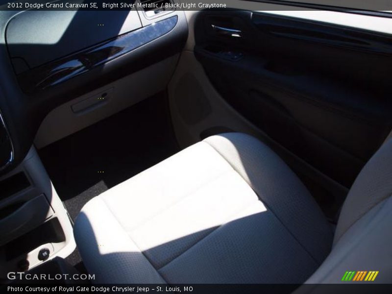 Bright Silver Metallic / Black/Light Graystone 2012 Dodge Grand Caravan SE