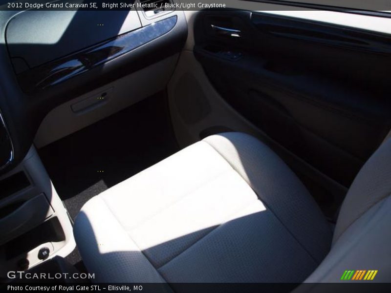 Bright Silver Metallic / Black/Light Graystone 2012 Dodge Grand Caravan SE