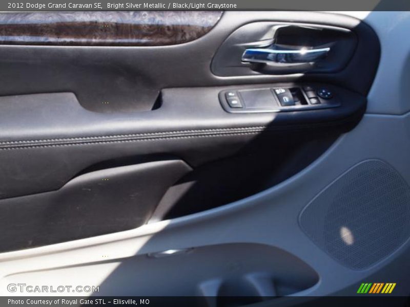 Bright Silver Metallic / Black/Light Graystone 2012 Dodge Grand Caravan SE