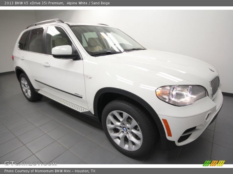 Front 3/4 View of 2013 X5 xDrive 35i Premium