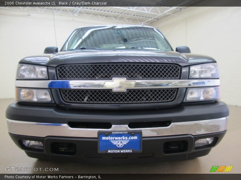 Black / Gray/Dark Charcoal 2006 Chevrolet Avalanche LS