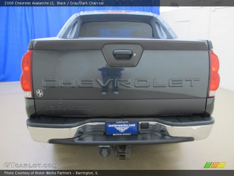 Black / Gray/Dark Charcoal 2006 Chevrolet Avalanche LS