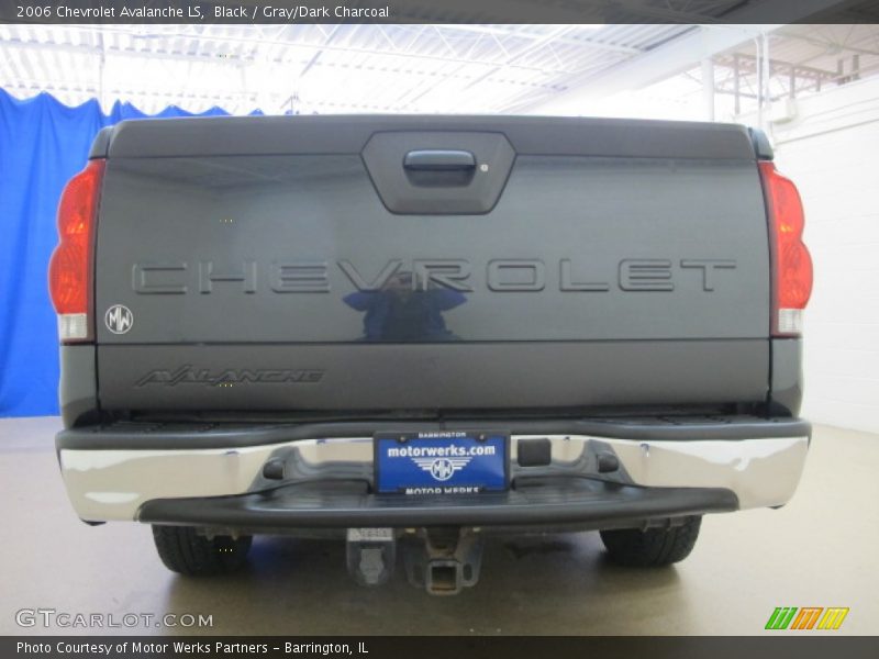 Black / Gray/Dark Charcoal 2006 Chevrolet Avalanche LS