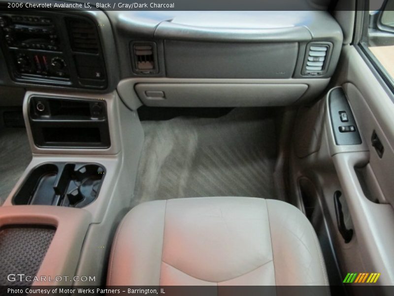 Black / Gray/Dark Charcoal 2006 Chevrolet Avalanche LS