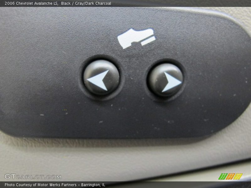 Black / Gray/Dark Charcoal 2006 Chevrolet Avalanche LS