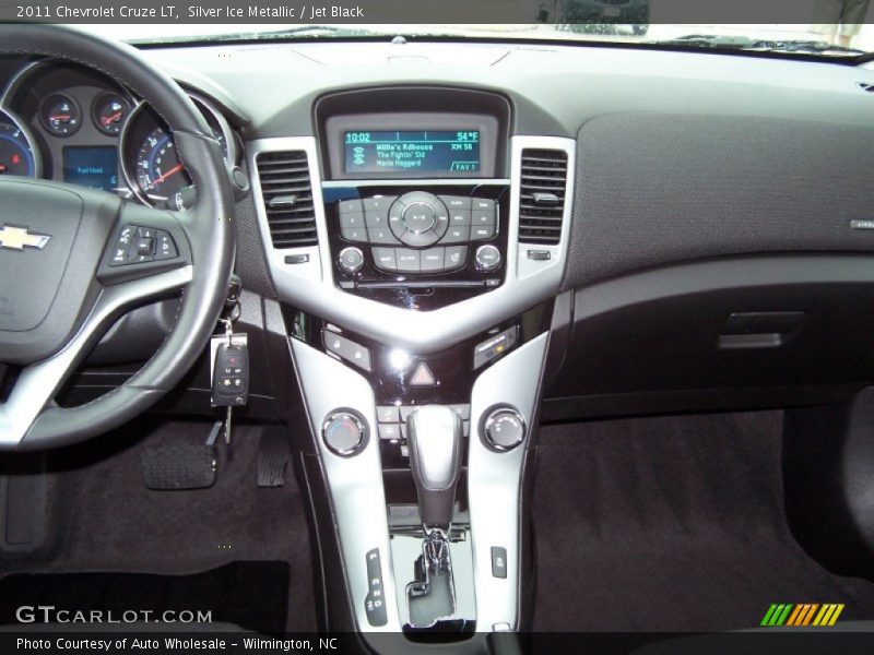 Silver Ice Metallic / Jet Black 2011 Chevrolet Cruze LT