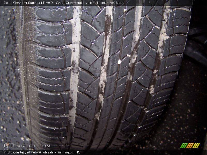 Cyber Gray Metallic / Light Titanium/Jet Black 2011 Chevrolet Equinox LT AWD