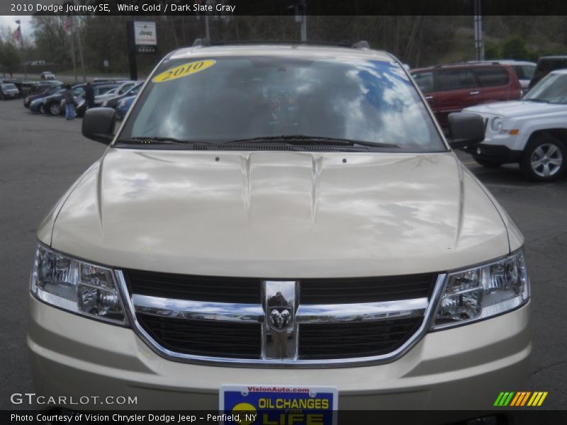 White Gold / Dark Slate Gray 2010 Dodge Journey SE