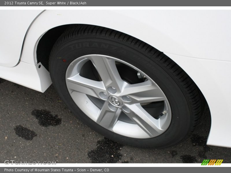 Super White / Black/Ash 2012 Toyota Camry SE