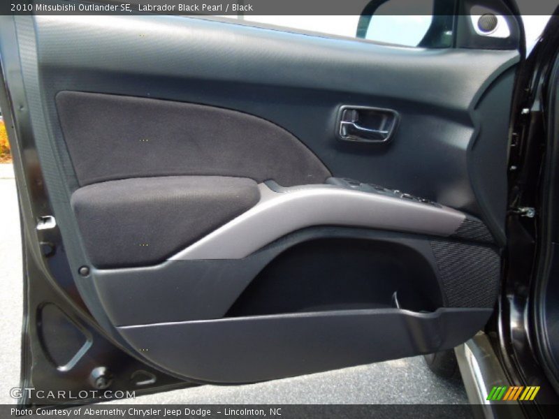 Labrador Black Pearl / Black 2010 Mitsubishi Outlander SE