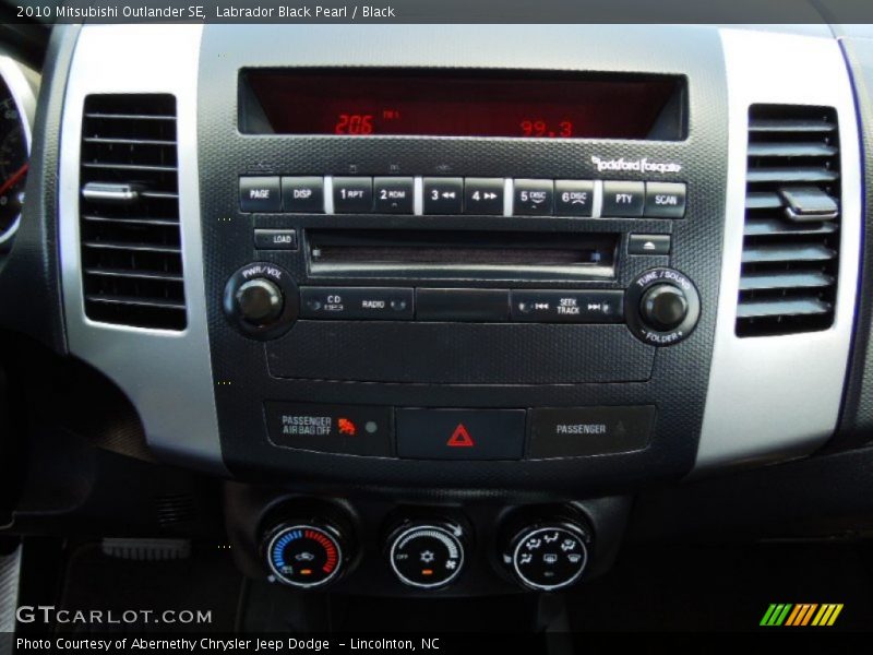 Labrador Black Pearl / Black 2010 Mitsubishi Outlander SE