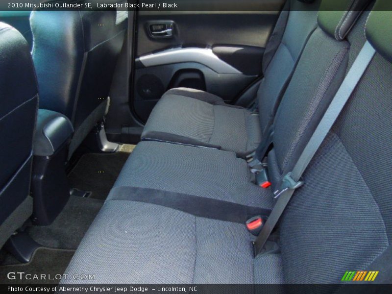 Labrador Black Pearl / Black 2010 Mitsubishi Outlander SE