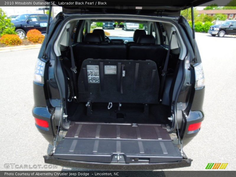 Labrador Black Pearl / Black 2010 Mitsubishi Outlander SE