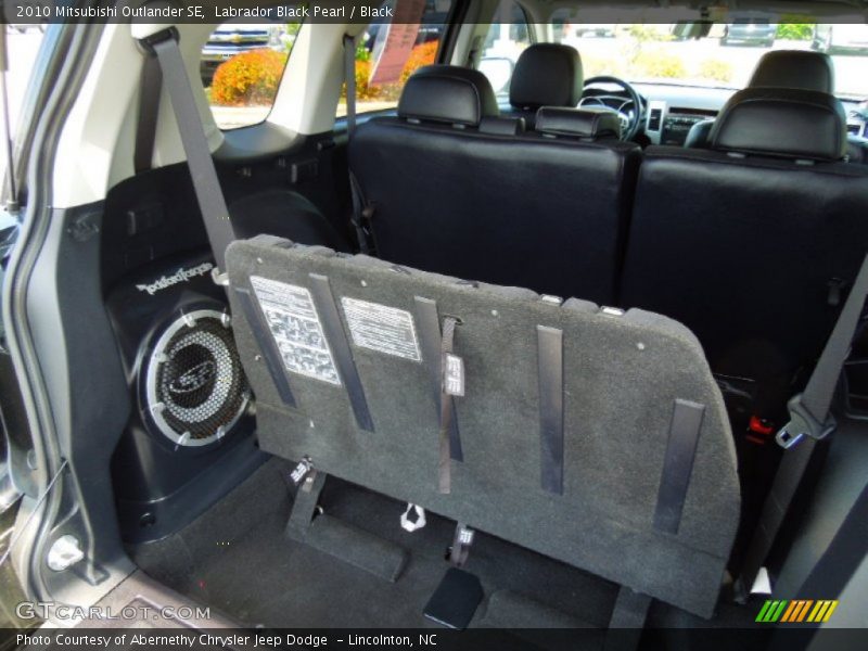 Labrador Black Pearl / Black 2010 Mitsubishi Outlander SE