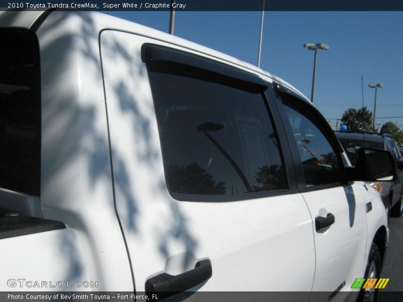 Super White / Graphite Gray 2010 Toyota Tundra CrewMax