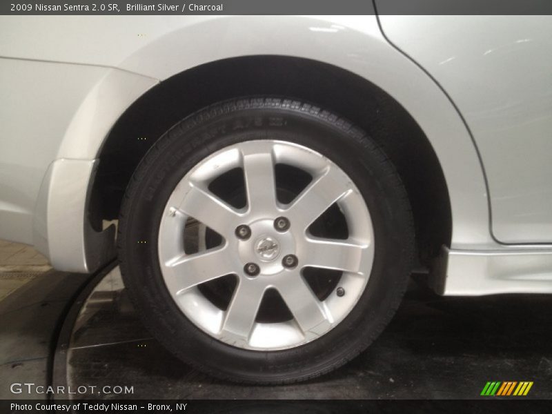 Brilliant Silver / Charcoal 2009 Nissan Sentra 2.0 SR