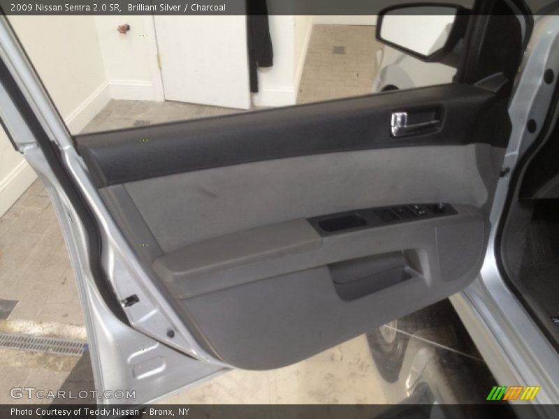 Brilliant Silver / Charcoal 2009 Nissan Sentra 2.0 SR