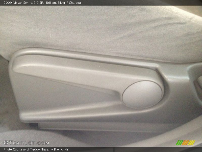Brilliant Silver / Charcoal 2009 Nissan Sentra 2.0 SR