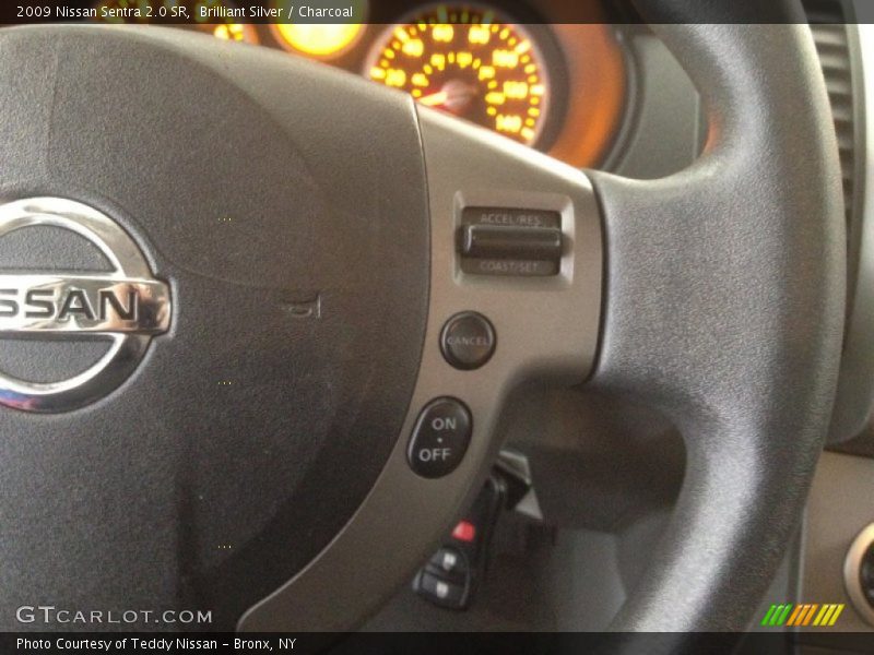 Brilliant Silver / Charcoal 2009 Nissan Sentra 2.0 SR