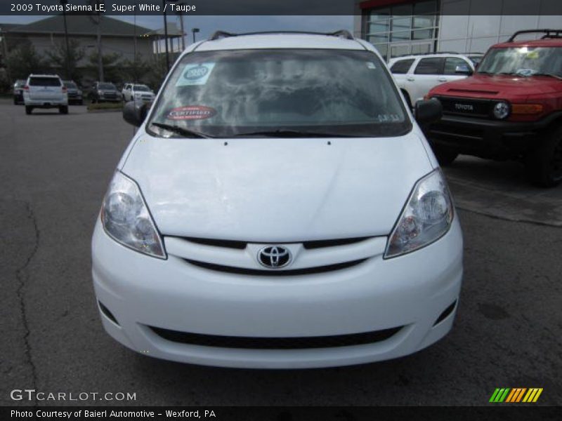 Super White / Taupe 2009 Toyota Sienna LE