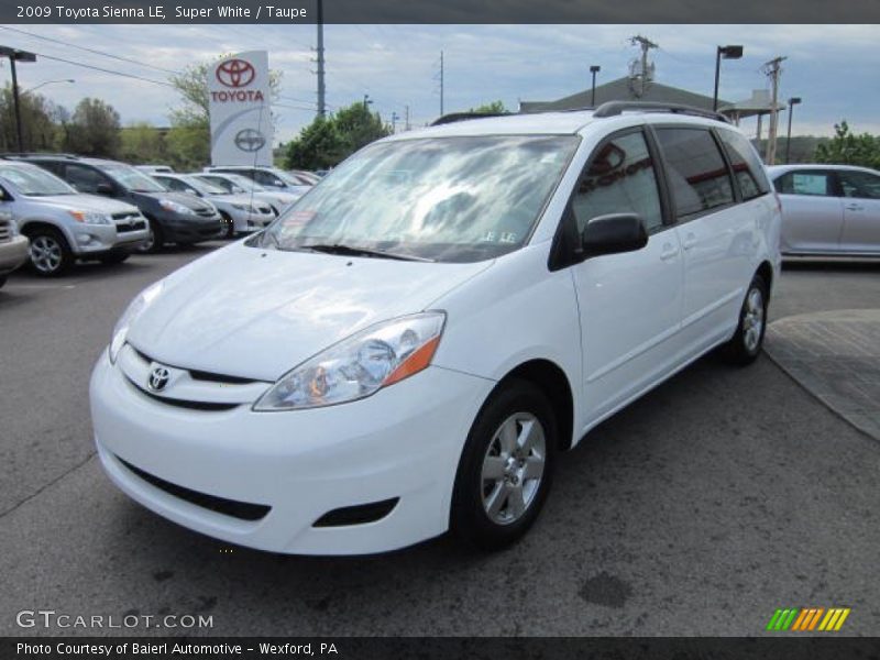 Super White / Taupe 2009 Toyota Sienna LE