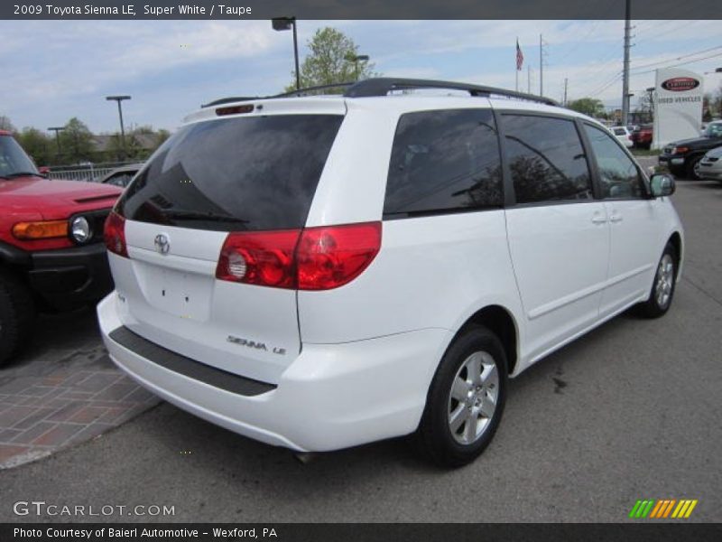 Super White / Taupe 2009 Toyota Sienna LE