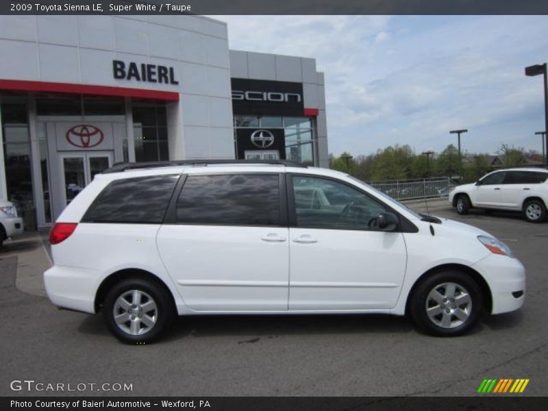 Super White / Taupe 2009 Toyota Sienna LE