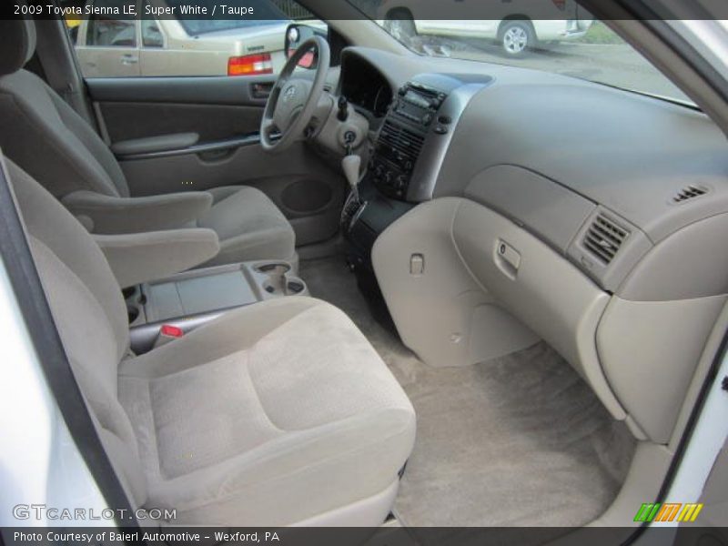Super White / Taupe 2009 Toyota Sienna LE