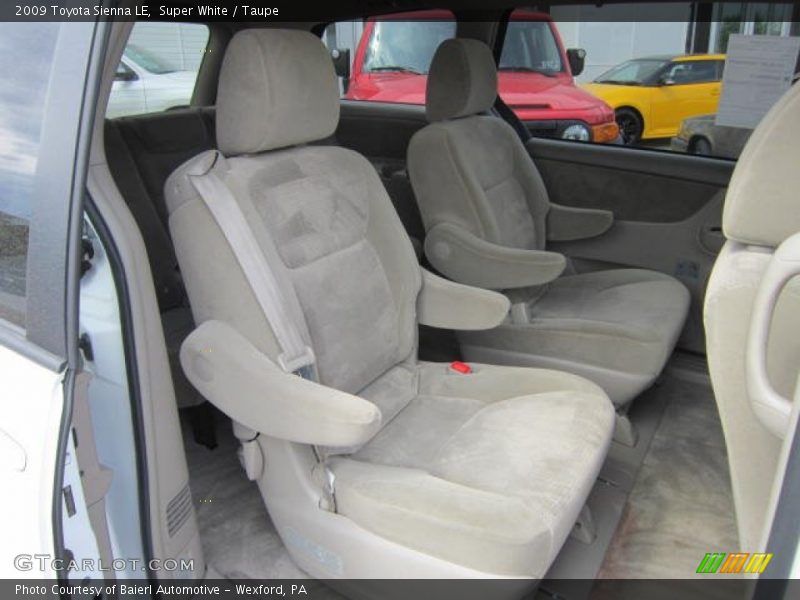 Super White / Taupe 2009 Toyota Sienna LE