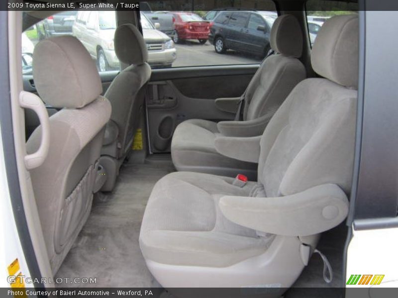 Super White / Taupe 2009 Toyota Sienna LE