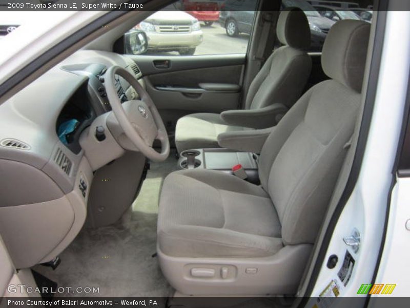 Super White / Taupe 2009 Toyota Sienna LE