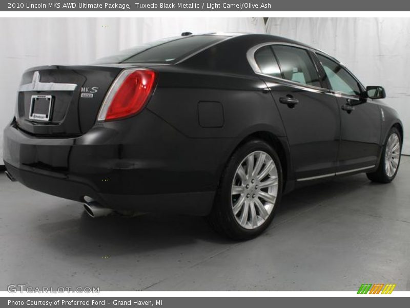 Tuxedo Black Metallic / Light Camel/Olive Ash 2010 Lincoln MKS AWD Ultimate Package