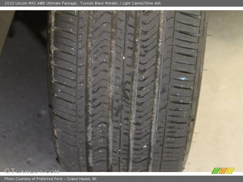 Tuxedo Black Metallic / Light Camel/Olive Ash 2010 Lincoln MKS AWD Ultimate Package