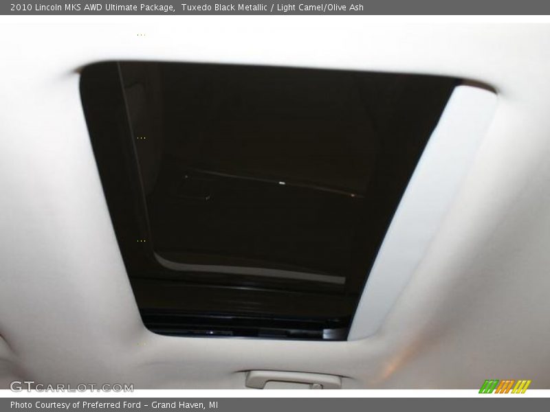Tuxedo Black Metallic / Light Camel/Olive Ash 2010 Lincoln MKS AWD Ultimate Package