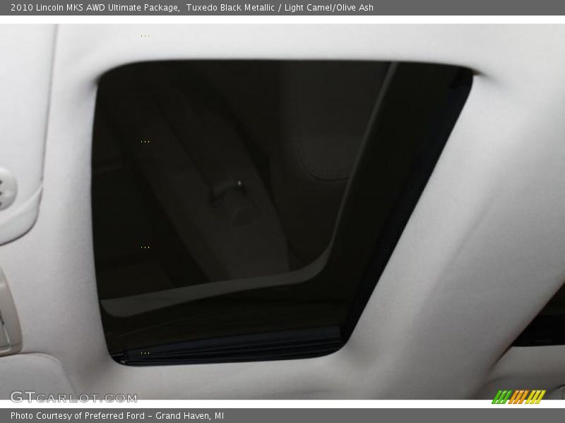 Tuxedo Black Metallic / Light Camel/Olive Ash 2010 Lincoln MKS AWD Ultimate Package