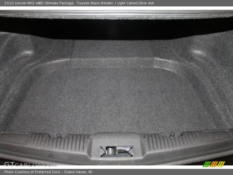 Tuxedo Black Metallic / Light Camel/Olive Ash 2010 Lincoln MKS AWD Ultimate Package