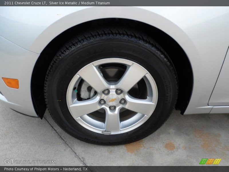 Silver Ice Metallic / Medium Titanium 2011 Chevrolet Cruze LT