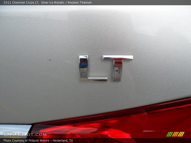 Silver Ice Metallic / Medium Titanium 2011 Chevrolet Cruze LT
