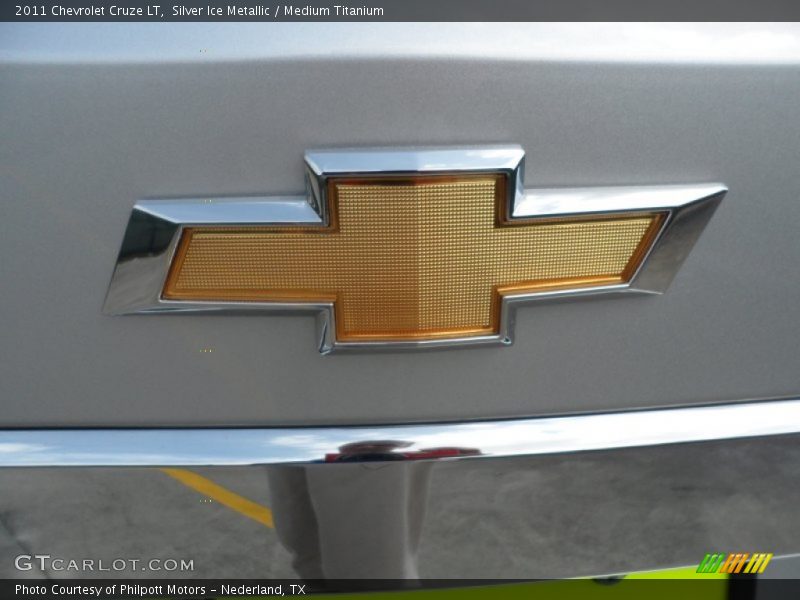 Silver Ice Metallic / Medium Titanium 2011 Chevrolet Cruze LT