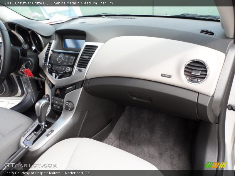 Silver Ice Metallic / Medium Titanium 2011 Chevrolet Cruze LT